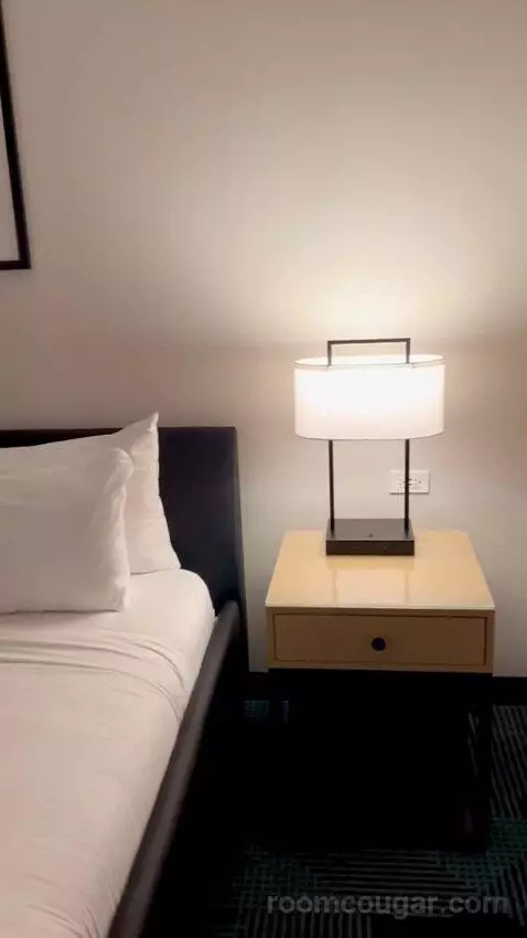 Gallery Deluxe King Bed (#3662) bed picture #4