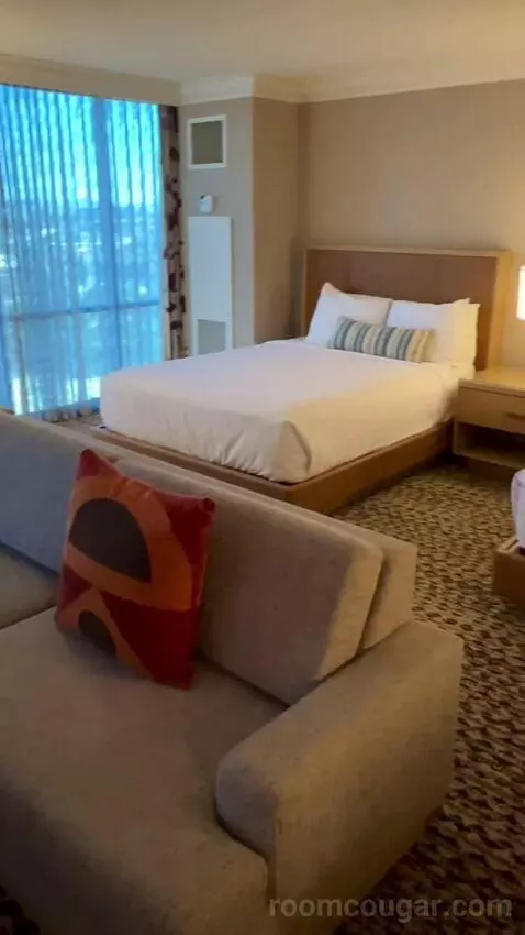 Rio Hotel & Casino Deluxe Queen Room with Two Queen Beds - High Floor review by proliv