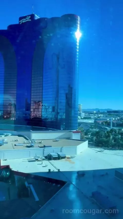 Deluxe Queen Room with Two Queen Beds - High Floor view picture #9