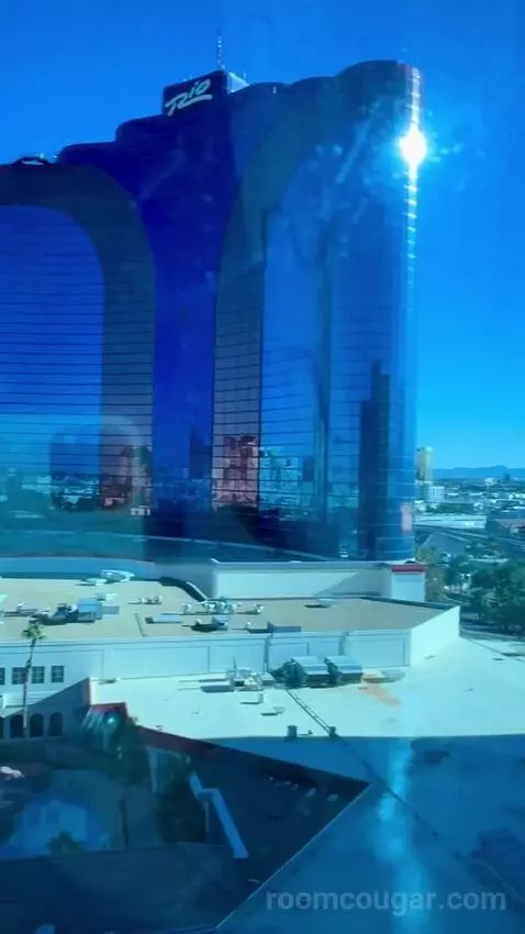 Deluxe Queen Room with Two Queen Beds - High Floor view picture #11