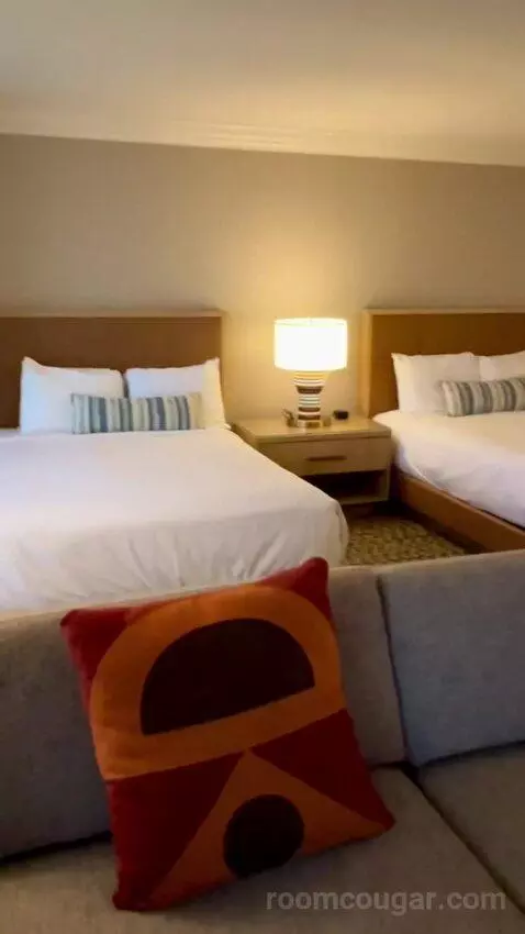 Deluxe Queen Room with Two Queen Beds - High Floor bed picture #7