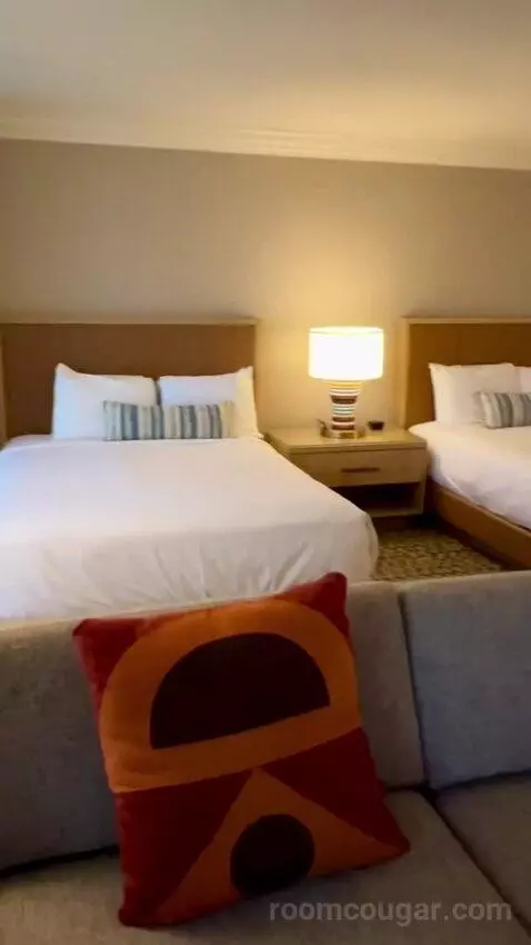 Deluxe Queen Room with Two Queen Beds - High Floor bed picture #8