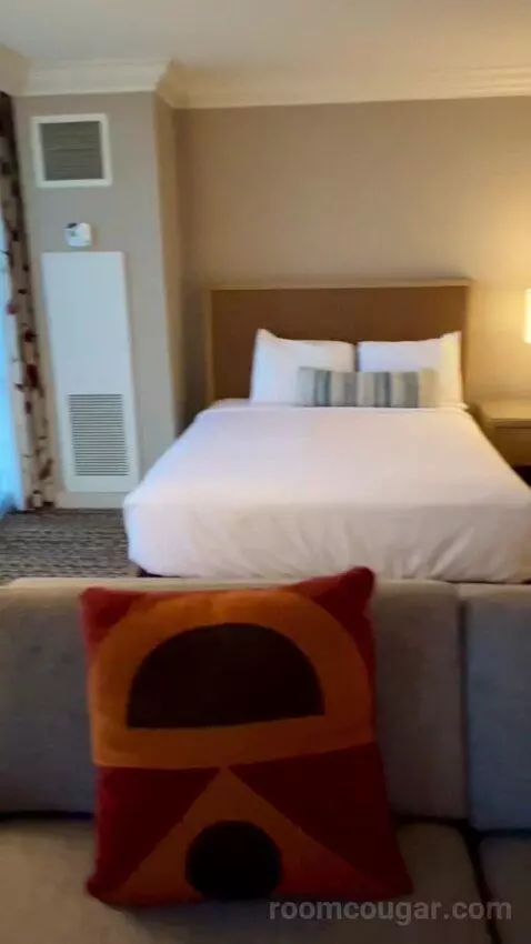 Deluxe Queen Room with Two Queen Beds - High Floor bed picture #9