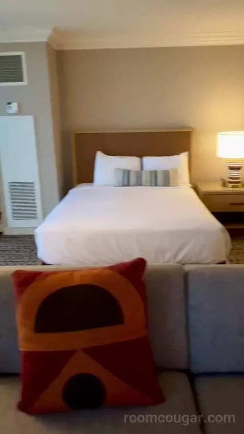 Deluxe Queen Room with Two Queen Beds - High Floor bed picture #10