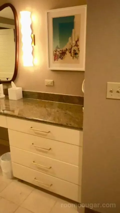 Deluxe Queen Room with Two Queen Beds - High Floor picture #17