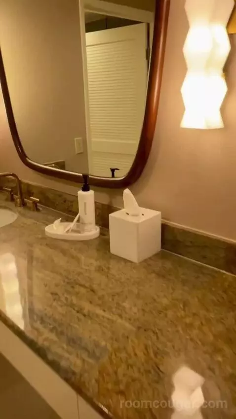 Deluxe Queen Room with Two Queen Beds - High Floor picture #18