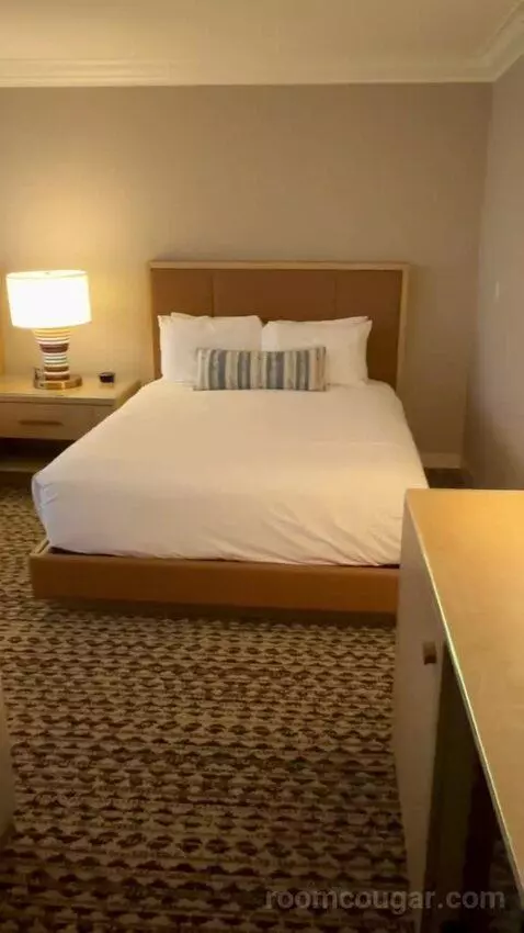 Deluxe Queen Room with Two Queen Beds - High Floor bed picture #1