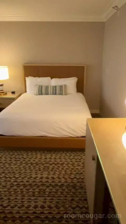 Deluxe Queen Room with Two Queen Beds - High Floor bed picture #2