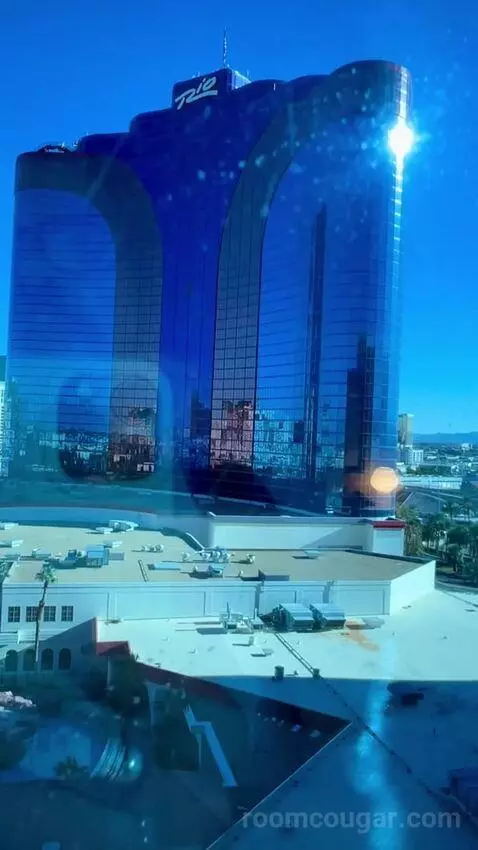 Deluxe Queen Room with Two Queen Beds - High Floor view picture #4