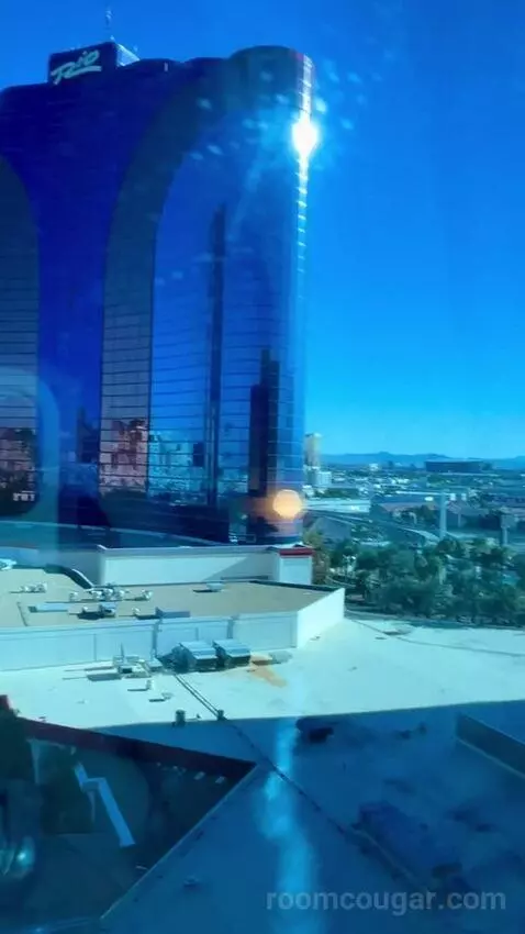 Deluxe Queen Room with Two Queen Beds - High Floor view picture #5