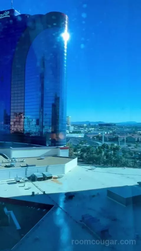 Deluxe Queen Room with Two Queen Beds - High Floor view picture #7