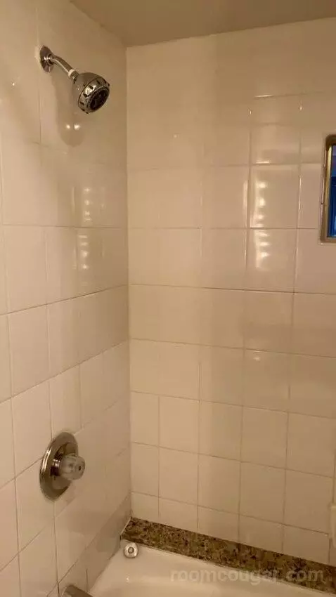 Mascarade Tower Deluxe Queen Room bathroom picture #8