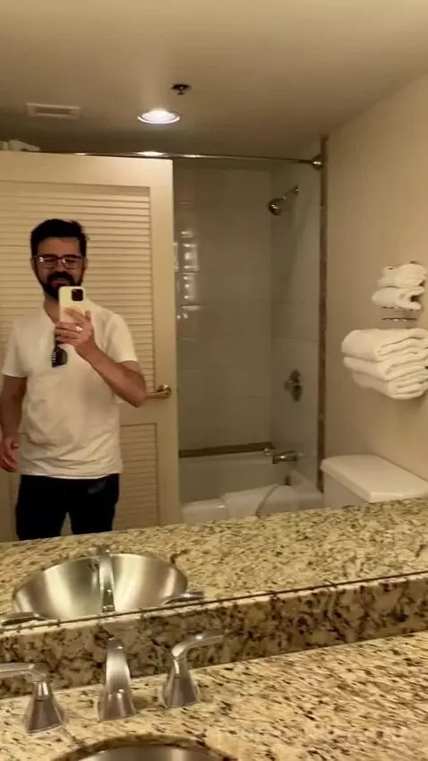 Mascarade Tower Deluxe Queen Room bathroom picture #10