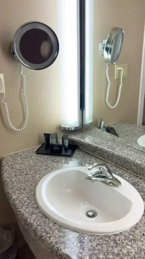 Signature Queen Room (#2212) bathroom picture #1