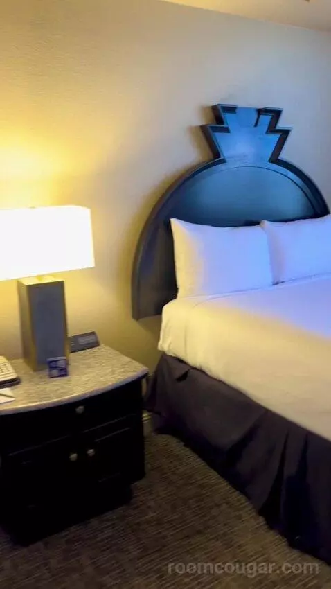 Signature Queen Room (#2212) bed picture #3