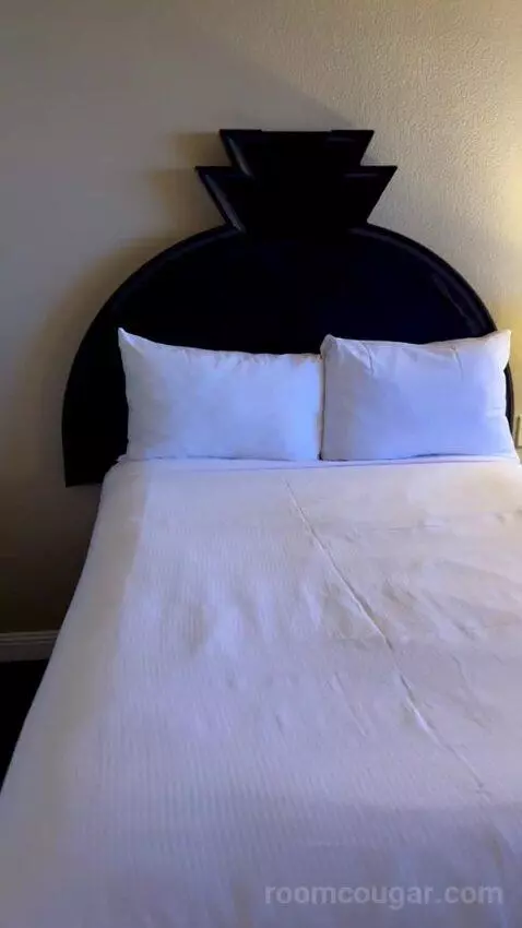 Signature Queen Room (#2212) bed picture #7