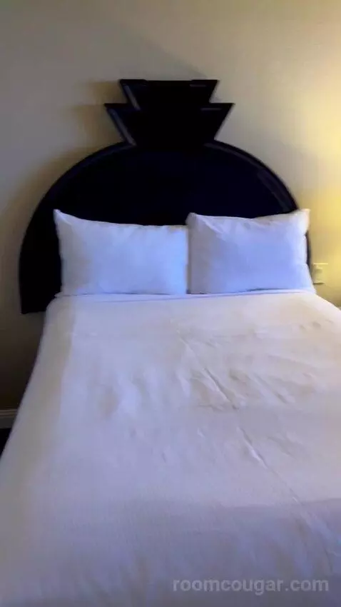 Signature Queen Room (#2212) bed picture #8