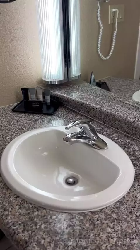 Signature Queen Room (#2212) bathroom picture #3