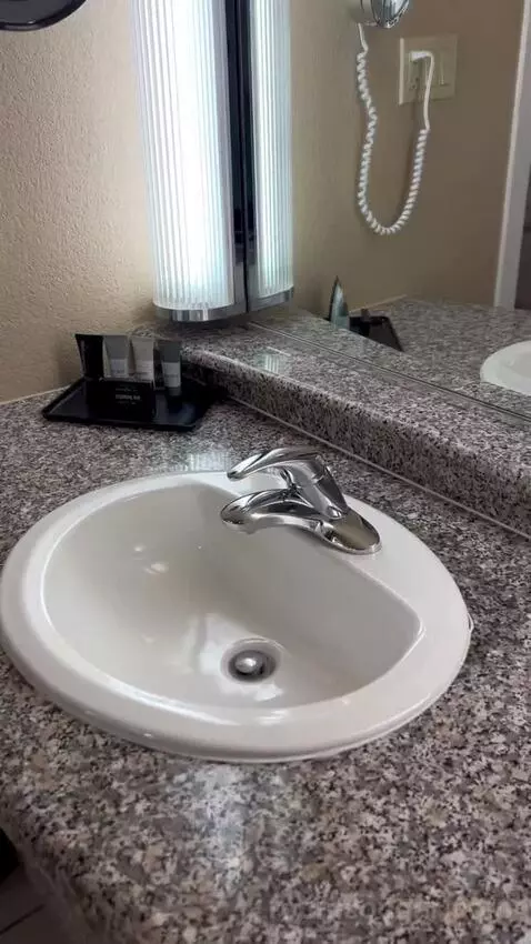 Signature Queen Room (#2212) bathroom picture #4