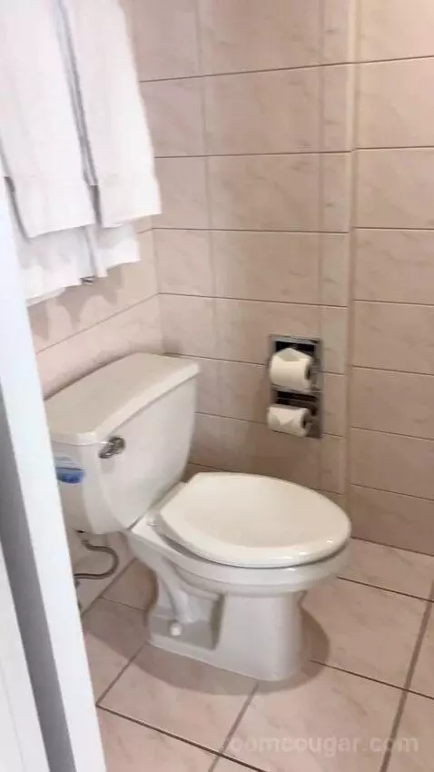 Signature Queen Room (#2212) bathroom picture #9