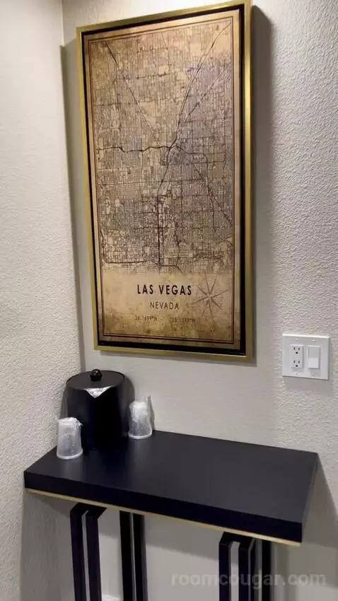 Premier Room (#1722) picture #2