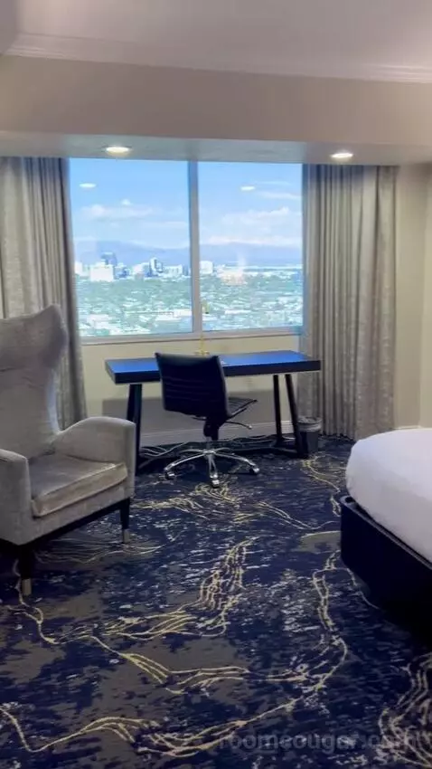 Premier Room (#1722) picture #12