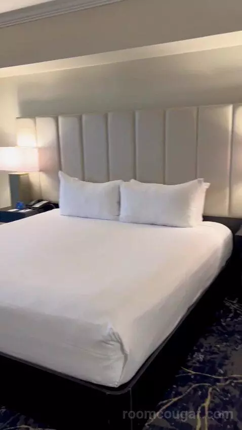 Premier Room (#1722) bed picture #1