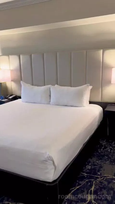 Premier Room (#1722) bed picture #2