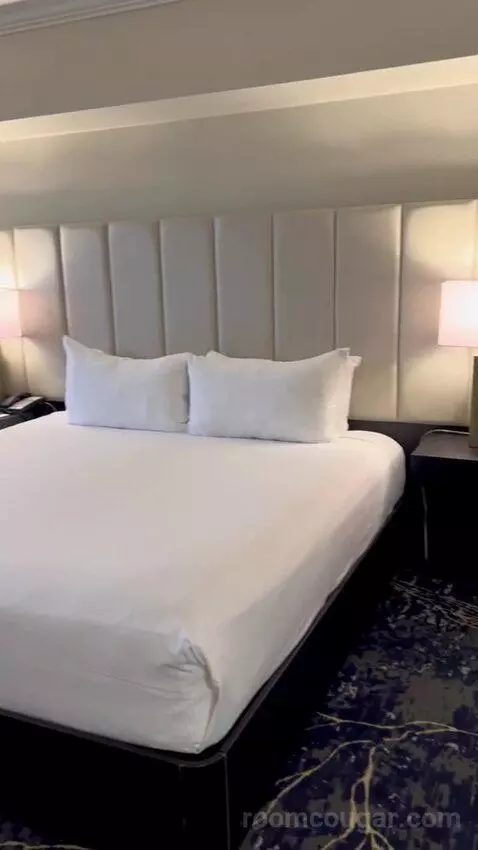 Premier Room (#1722) bed picture #3