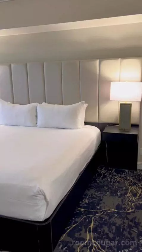 Premier Room (#1722) bed picture #6