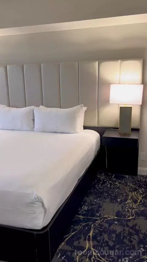 Premier Room (#1722) bed picture #7