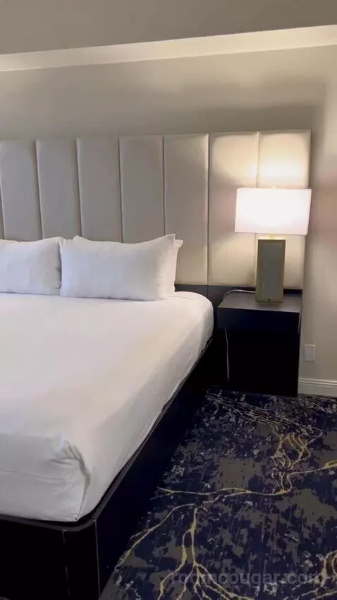 Premier Room (#1722) bed picture #9