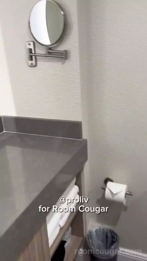 Premier Room (#1722) bathroom picture #3