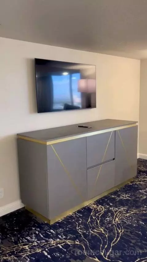 Premier Room (#1722) picture #10