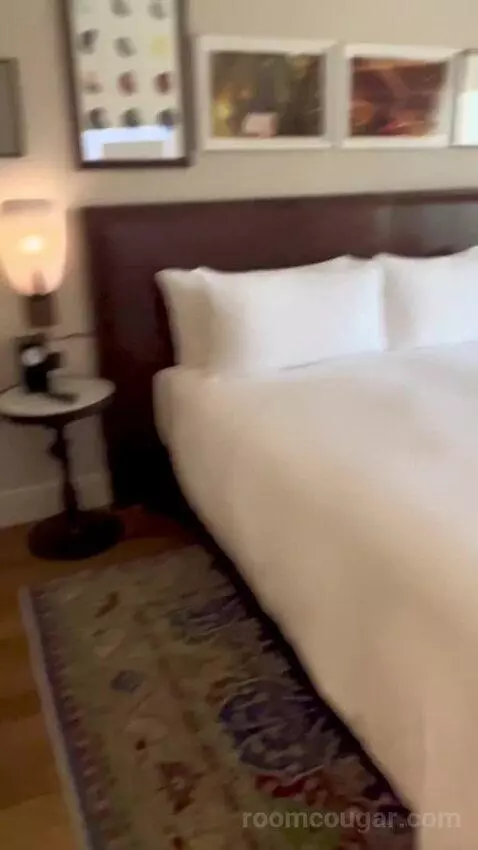 Standard King Room (#2703) bed picture #9