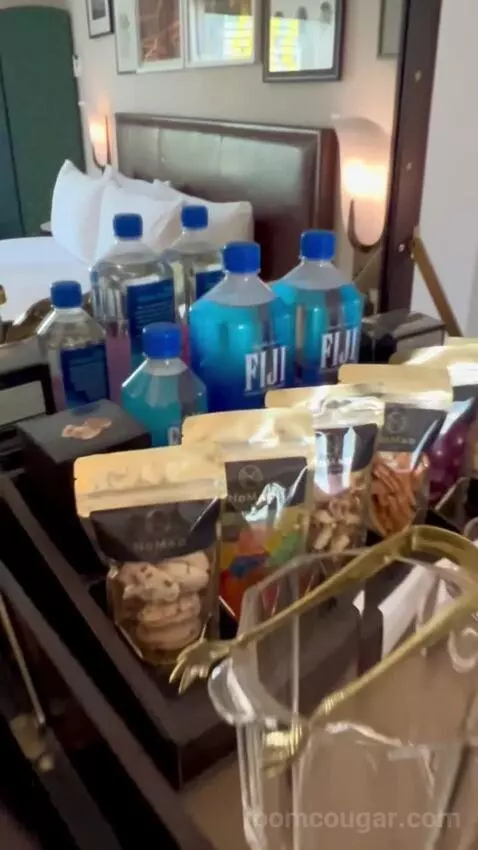 Standard King Room (#2703) picture #16