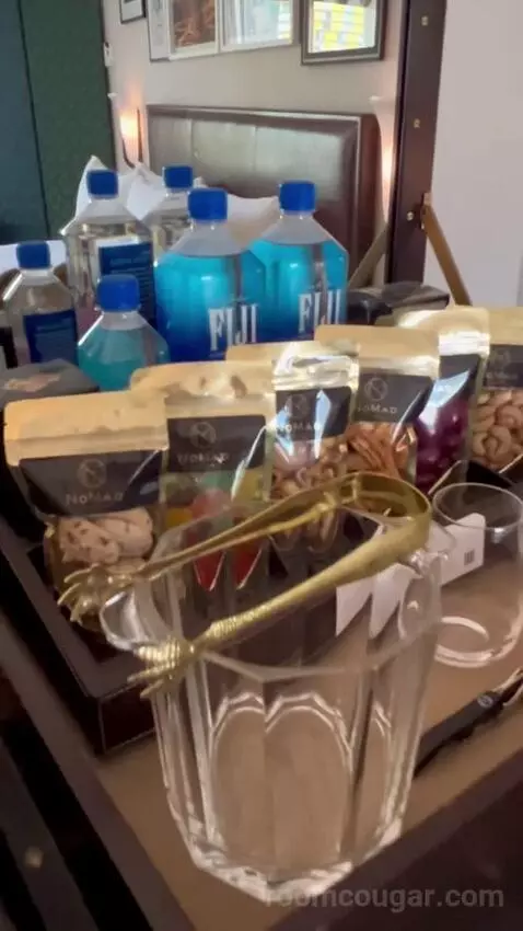 Standard King Room (#2703) picture #17