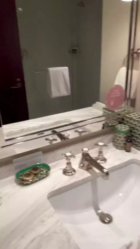 Standard King Room (#2703) picture #20