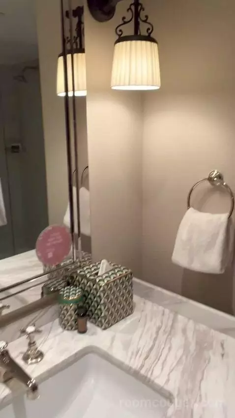 Standard King Room (#2703) picture #21