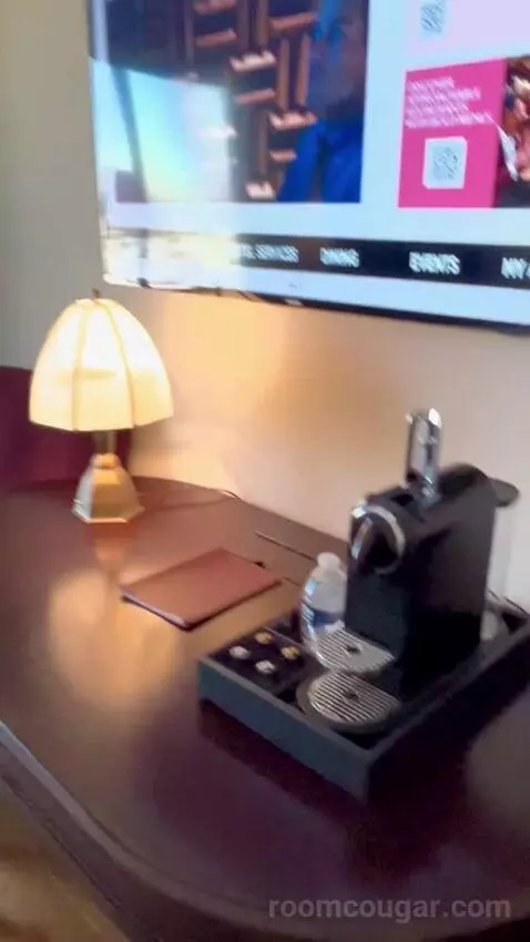 Standard King Room (#2703) picture #4