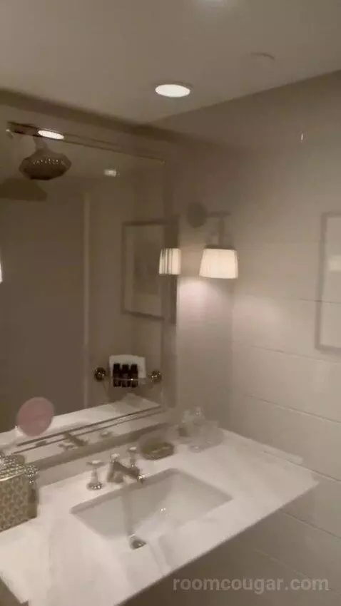 Atelier Suite with a King Bed (#2807) bathroom picture #3