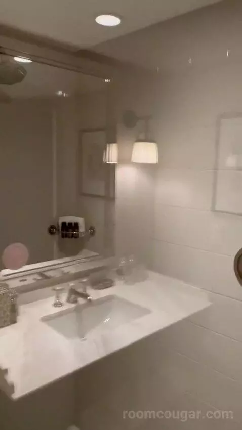 Atelier Suite with a King Bed (#2807) bathroom picture #4