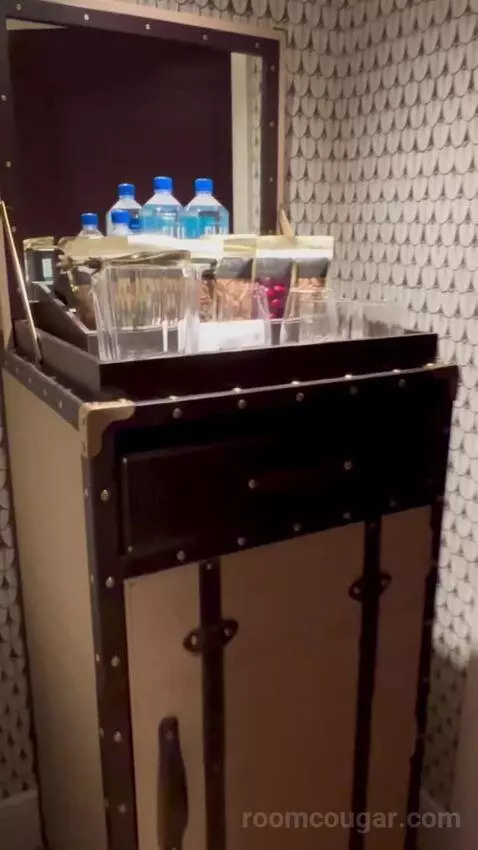 Atelier Suite with a King Bed (#2807) picture #24