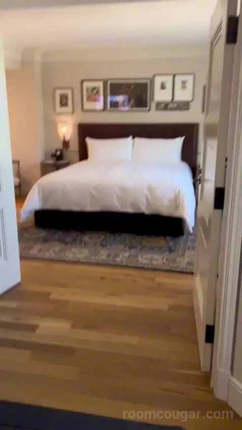 Grande Suite with a King Bed (#2809) bed picture #4