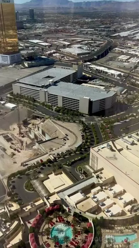 Superior King Room with Strip View (#62168) view picture #4