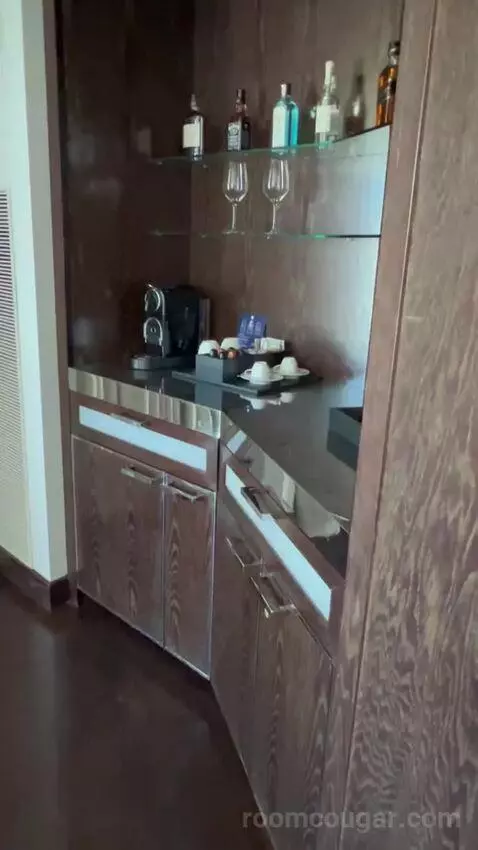 One Bedroom King Suite (#1901) picture #1