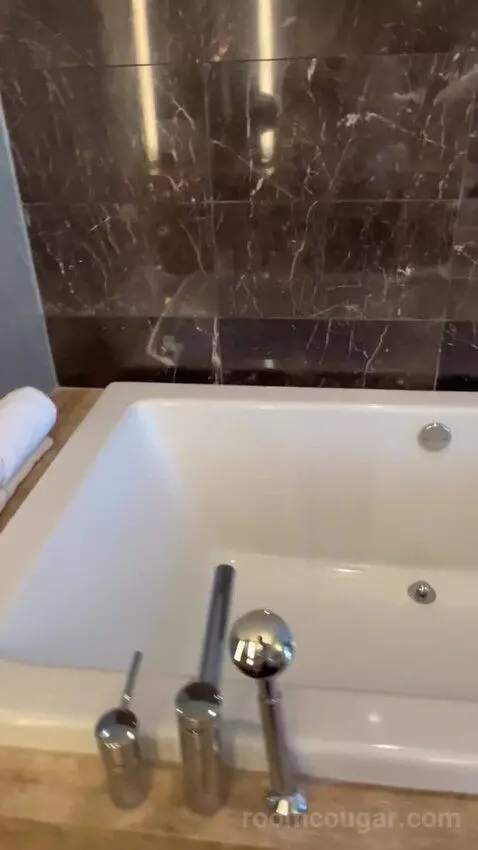 One Bedroom King Suite (#1901) bathroom picture #3