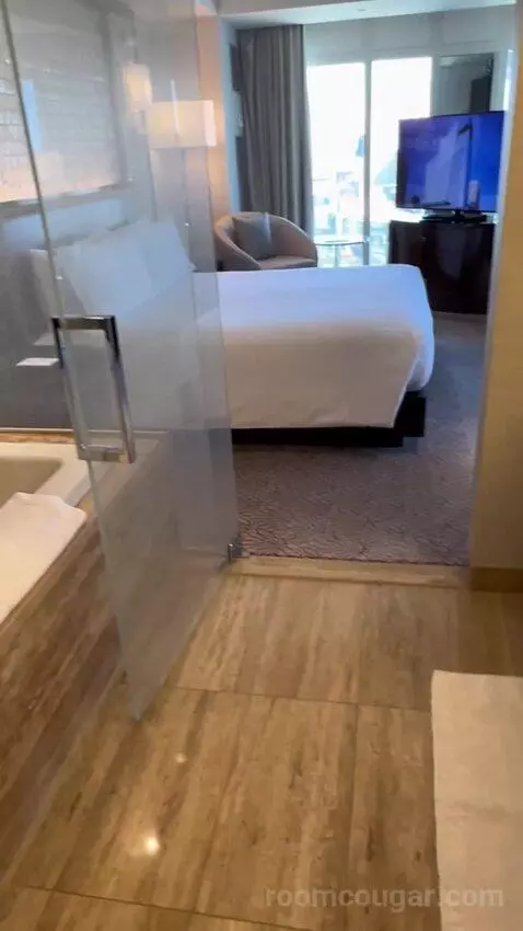 One Bedroom King Suite (#1901) bed picture #7