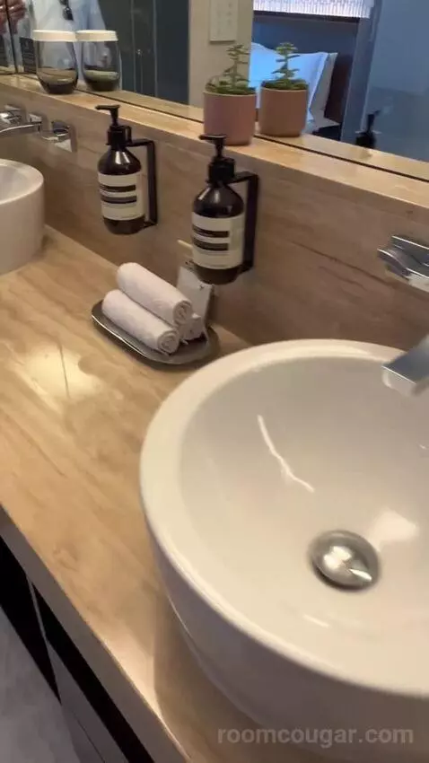 One Bedroom King Suite (#1901) bathroom picture #5