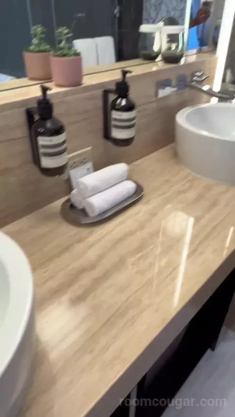 One Bedroom King Suite (#1901) bathroom picture #7